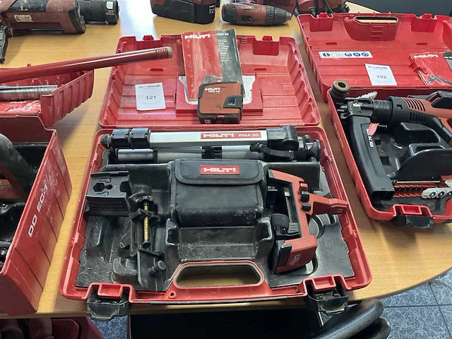 Hilti pmc46 bouwlaser - afbeelding 1 van  3