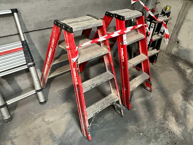 Hilti vouwladder (2x) - afbeelding 1 van  2