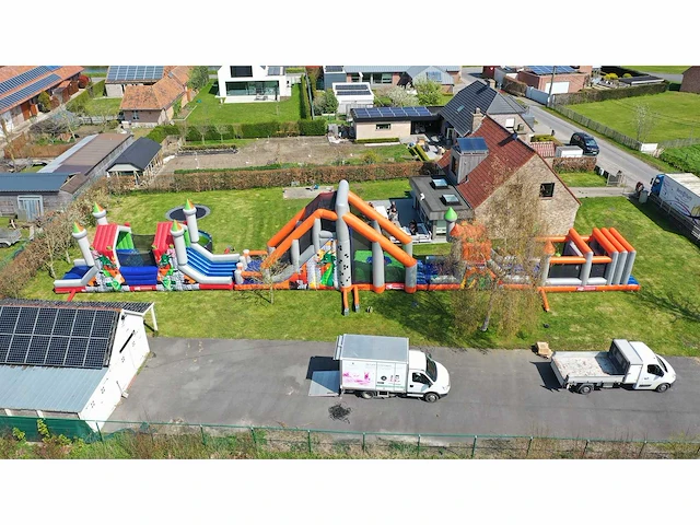Hindernisbaan & springkussen - afbeelding 2 van  6