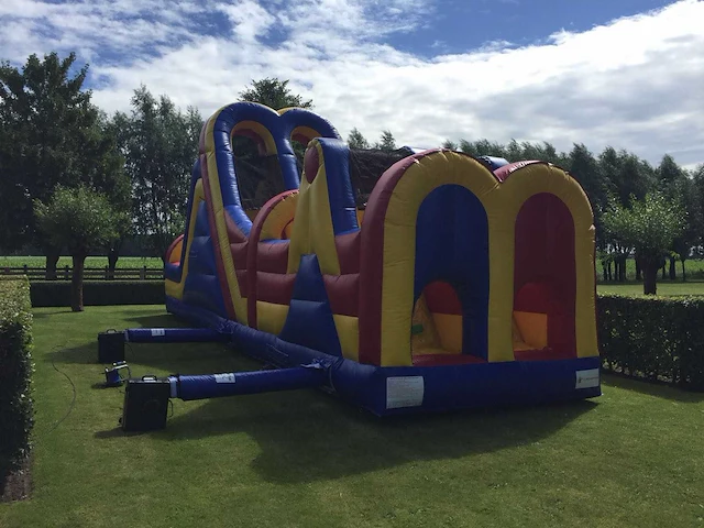 Hindernisparcours/run - - bouncy castle/slide - afbeelding 2 van  2