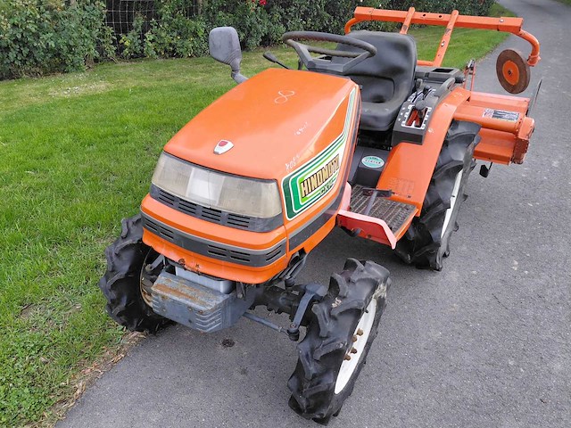 Hinomoto c14 vierwielaangedreven minitractor met grondfrees - afbeelding 1 van  17