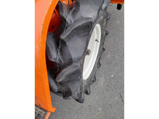 Hinomoto c14 vierwielaangedreven minitractor met grondfrees - afbeelding 17 van  17