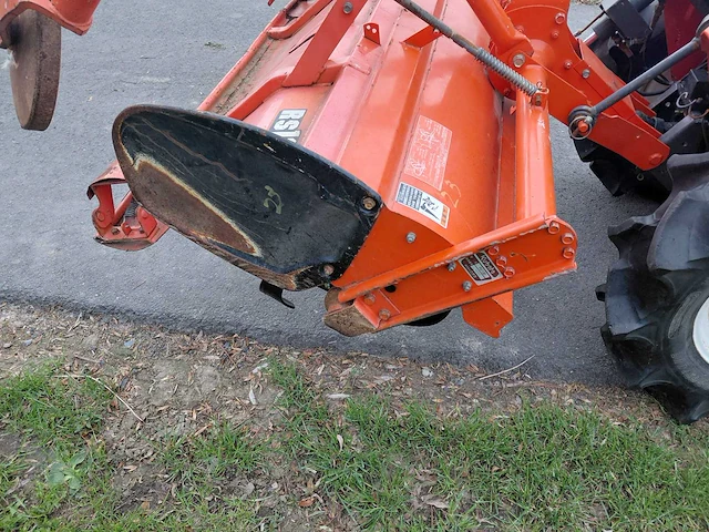 Hinomoto c14 vierwielaangedreven minitractor met grondfrees - afbeelding 6 van  17