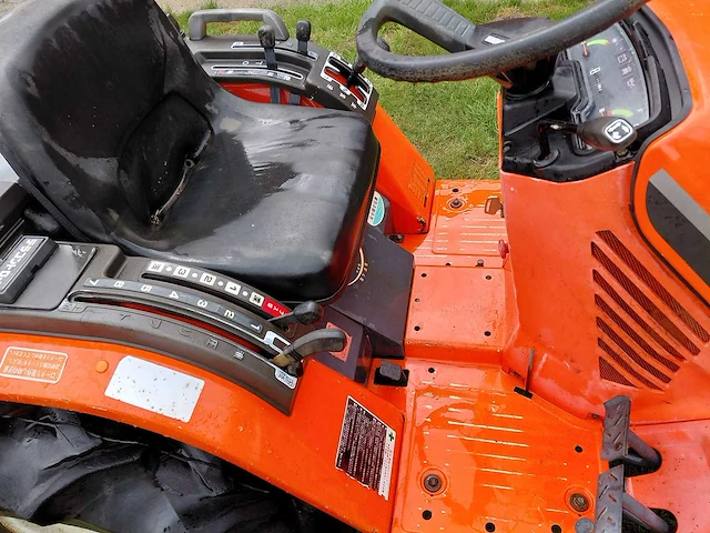Hinomoto cx14 vierwielaangedreven minitractor - afbeelding 6 van  13