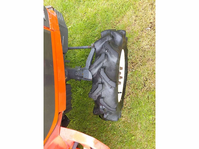 Hinomoto cx14 vierwielaangedreven minitractor - afbeelding 13 van  13