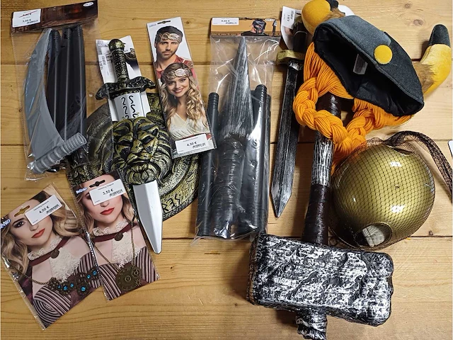 Historische verkleed accessoires (81x) - afbeelding 1 van  6