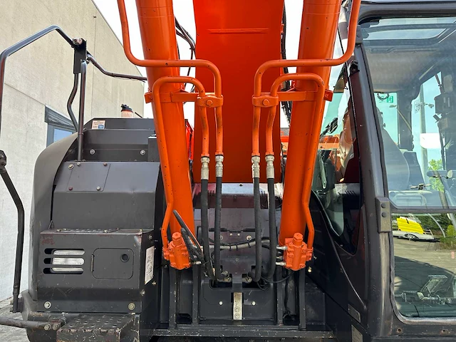 Hitachi - 2017 - zx225uslc-6 - rupsgraafmachine - afbeelding 9 van  55