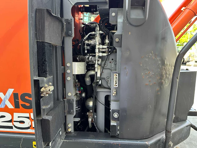 Hitachi - 2017 - zx225uslc-6 - rupsgraafmachine - afbeelding 18 van  55