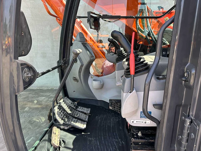 Hitachi - 2017 - zx225uslc-6 - rupsgraafmachine - afbeelding 39 van  55