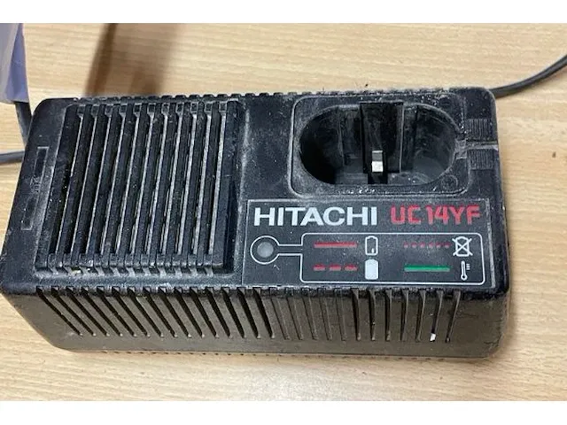 Hitachi accu en acculader - afbeelding 3 van  4