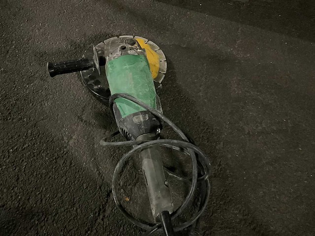 Hitachi g23s2 haakse slijpmachine - afbeelding 3 van  5