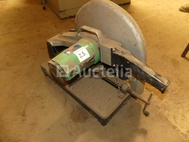 Hitachi metalen kettingzaag - afbeelding 3 van  4