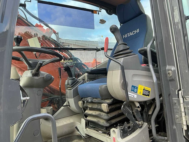 Hitachi zaxis 140w banden graafmachine - afbeelding 4 van  17