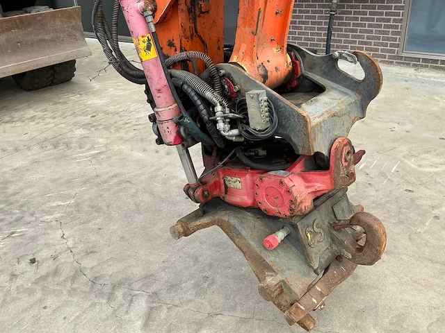 Hitachi zaxis 140w banden graafmachine - afbeelding 15 van  17