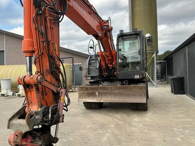 Hitachi zaxis 140w banden graafmachine - afbeelding 16 van  17