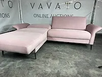 Hjort knudsen - hoekbank met lounge bed, elektrisch verstelbaar, roze microvezelstof, zwart metalen poten