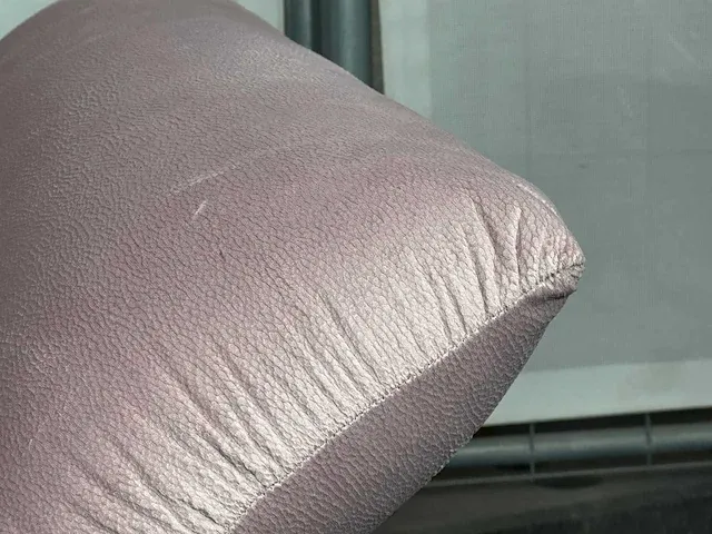 Hjort knudsen - hoekbank met lounge bed, elektrisch verstelbaar, roze microvezelstof, zwart metalen poten - afbeelding 3 van  9