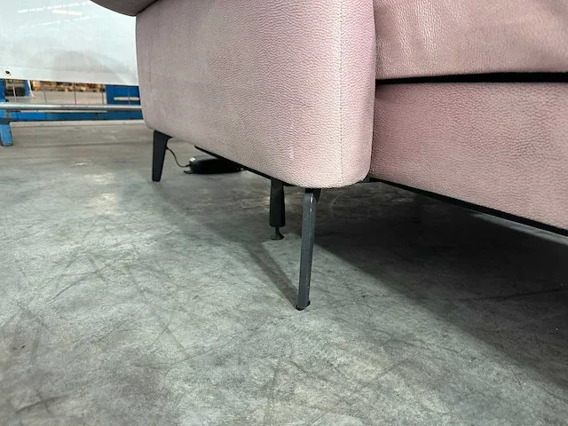 Hjort knudsen - hoekbank met lounge bed, elektrisch verstelbaar, roze microvezelstof, zwart metalen poten - afbeelding 6 van  9