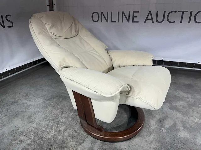 Hjort knudsen - maat m - relaxfauteuil, ecru microvezelstof, houten onderstel - afbeelding 1 van  5
