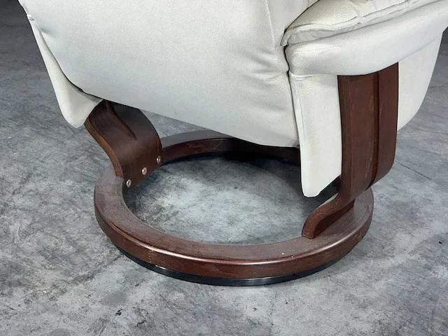 Hjort knudsen - maat m - relaxfauteuil, ecru microvezelstof, houten onderstel - afbeelding 4 van  5