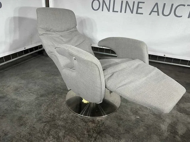 Hjort knudsen - maat m - relaxfauteuil, grijs stof, handmatig verstelbaar, rond chromen poot - afbeelding 1 van  7