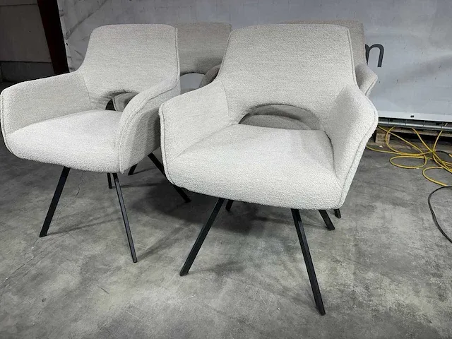 Hjort knudsen - set van 4 eetkamerstoelen, ecru stof, zwart metalen poten - afbeelding 1 van  6