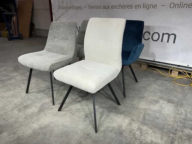 Hjort knudsen - set van 4 eetkamerstoelen, wit/petrol/grijs/groen (velours) stof, mix&match, zwart metalen poten - afbeelding 1 van  7
