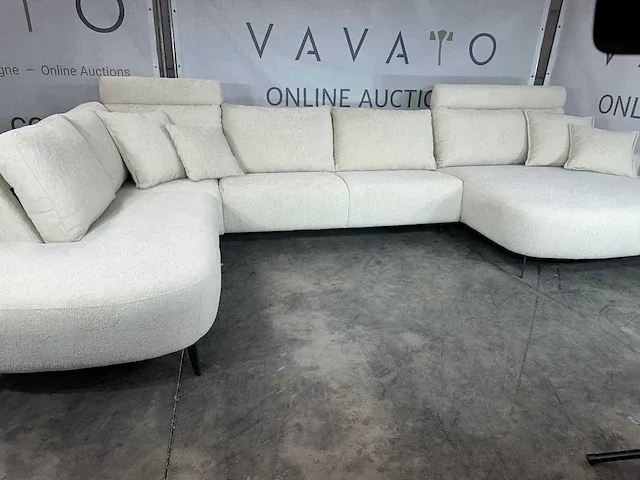 Hjort knudsen - u-bank met lounge en open eiland, beige teddy stof, zwart metalen poten - afbeelding 1 van  6