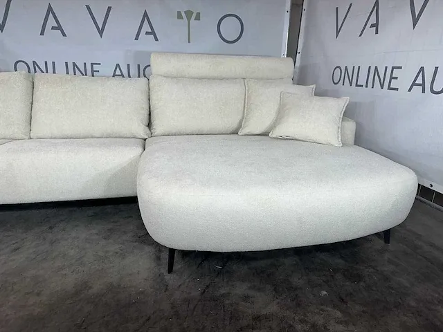 Hjort knudsen - u-bank met lounge en open eiland, beige teddy stof, zwart metalen poten - afbeelding 2 van  6