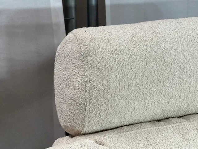 Hjort knudsen - u-bank met lounge en open eiland, beige teddy stof, zwart metalen poten - afbeelding 5 van  6