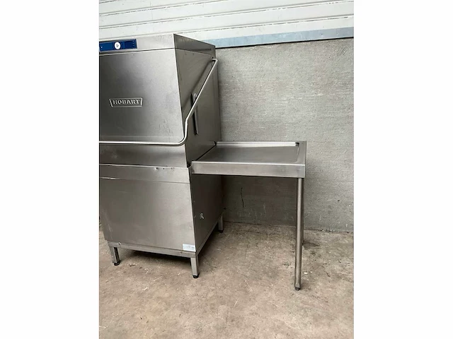 Hobart amxxl-10a korvenvaatwasmachine met aan -en afvoertafel - afbeelding 3 van  5