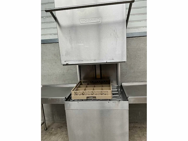 Hobart amxxl-10a korvenvaatwasmachine met aan -en afvoertafel - afbeelding 5 van  5