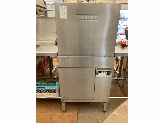 Hobart korvenvaatwasmachine met aanvoertafel en spoeltafel - afbeelding 3 van  8