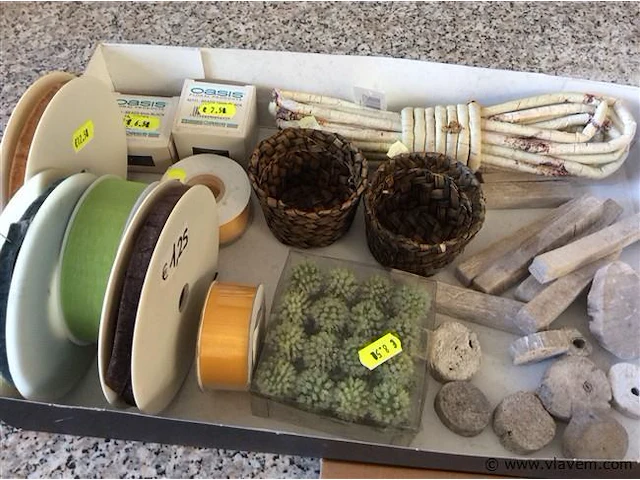 Hobby items - afbeelding 2 van  2