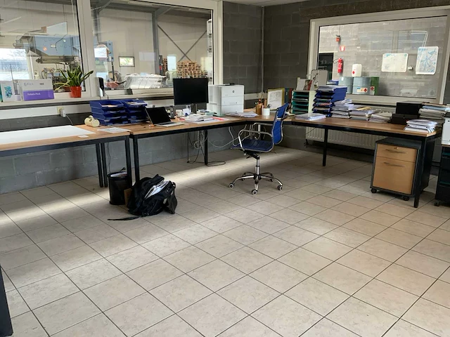 Hoek bureautafel zonder inhoud - afbeelding 1 van  7