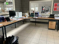 Hoek bureautafel zonder inhoud - afbeelding 2 van  7
