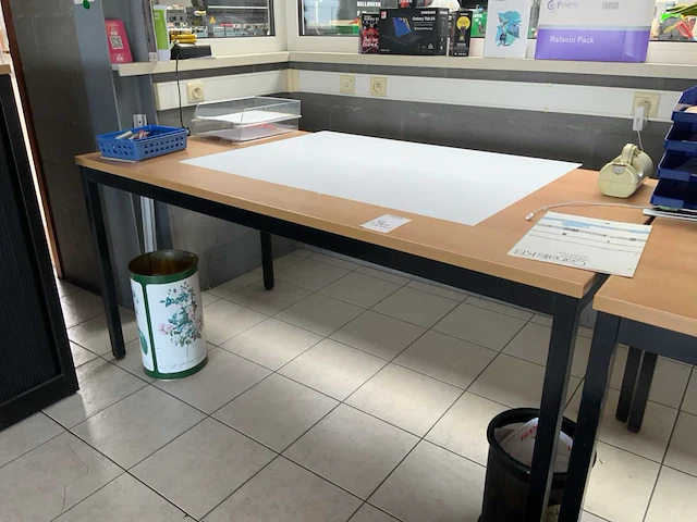 Hoek bureautafel zonder inhoud - afbeelding 5 van  7