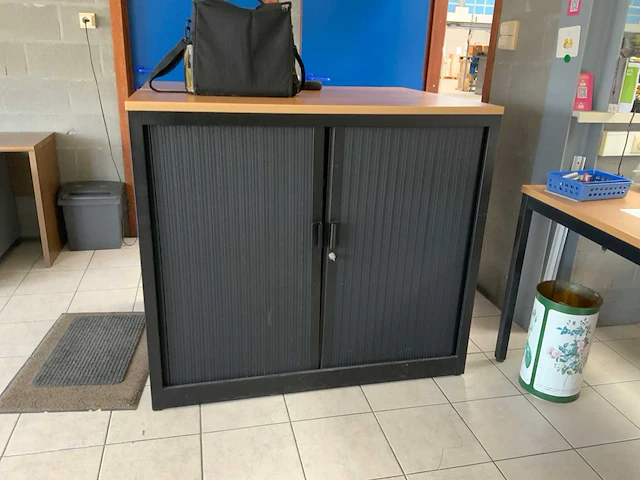 Hoek bureautafel zonder inhoud - afbeelding 6 van  7