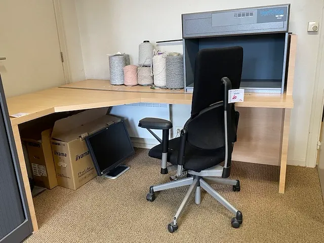 Hoekbureau + bureaustoel - afbeelding 1 van  3