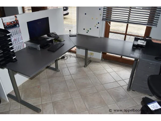 Hoekbureau - afbeelding 1 van  1