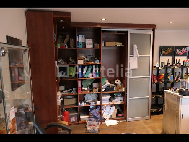 Hoekkast en zijn inhoud, meguiars plank - afbeelding 1 van  4