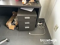 Hoekopgesteld bureau - afbeelding 3 van  4