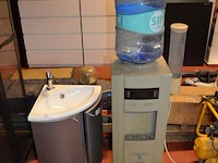 Hoekwasbak met kraan en onderkast, waterdispenser sip well - afbeelding 1 van  8