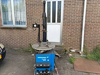 Hoffman monty 3300 banden de-en montageapparaat - afbeelding 1 van  7