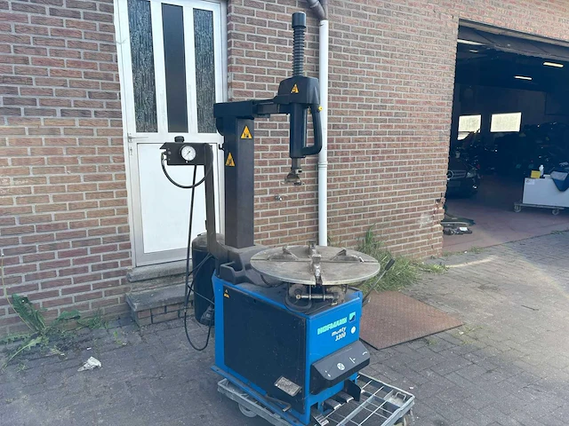 Hoffman monty 3300 banden de-en montageapparaat - afbeelding 2 van  7