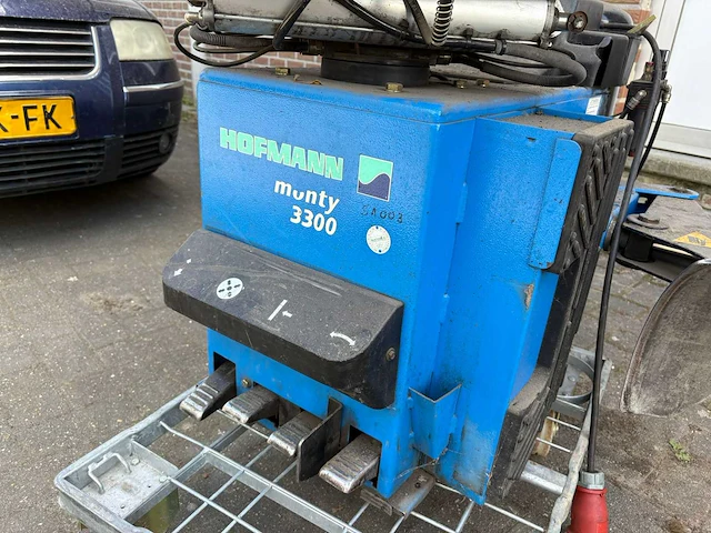 Hoffman monty 3300 banden de-en montageapparaat - afbeelding 4 van  7