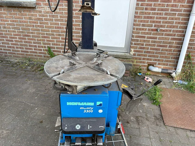 Hoffman monty 3300 banden de-en montageapparaat - afbeelding 5 van  7