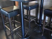 Hoge rechthoekige tafel bruin blad, 4 barkrukken met rugleuning bruin leder (4) - afbeelding 5 van  6