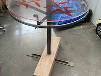Hoge tafel - presentatiemeubel - stalen frame - harde plexi - dia 100 cm. - afbeelding 1 van  4