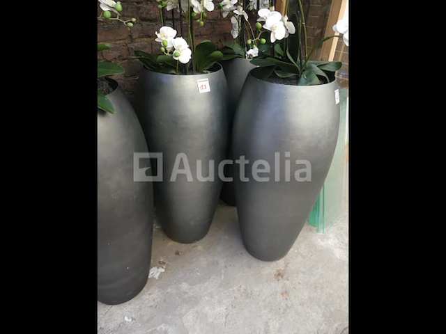 Hoge vaas en kunstbloemen - afbeelding 5 van  5